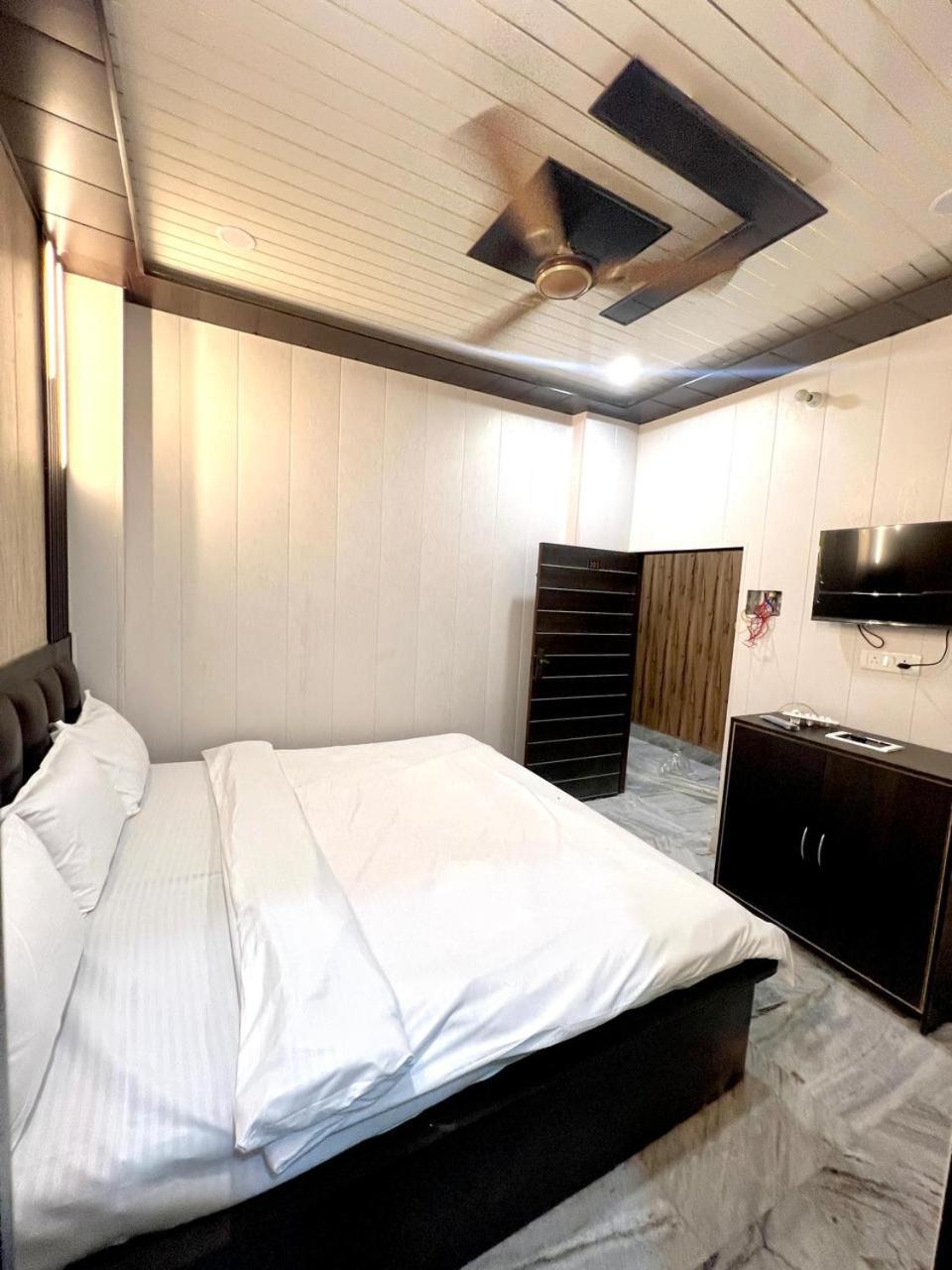 Durga P Guest House Near Harishchandra Ghat Varanasi Exterior foto